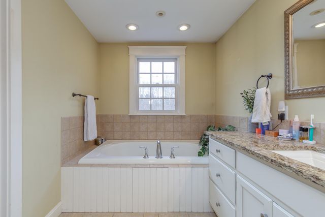 62 Elizabeth Lane, Hopkinton, NH 03229