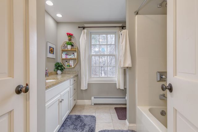 62 Elizabeth Lane, Hopkinton, NH 03229