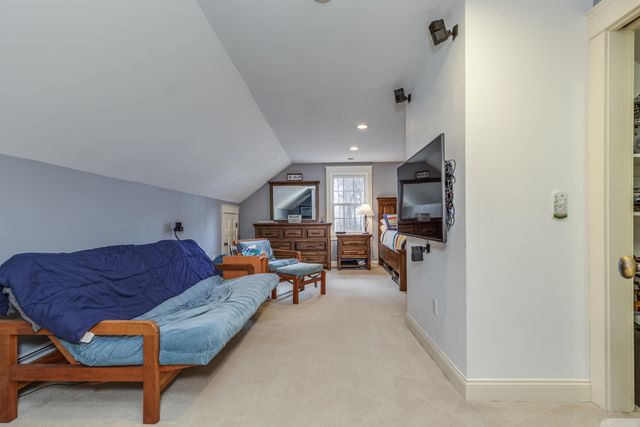 62 Elizabeth Lane, Hopkinton, NH 03229
