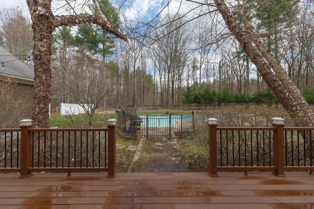 62 Elizabeth Lane, Hopkinton, NH 03229