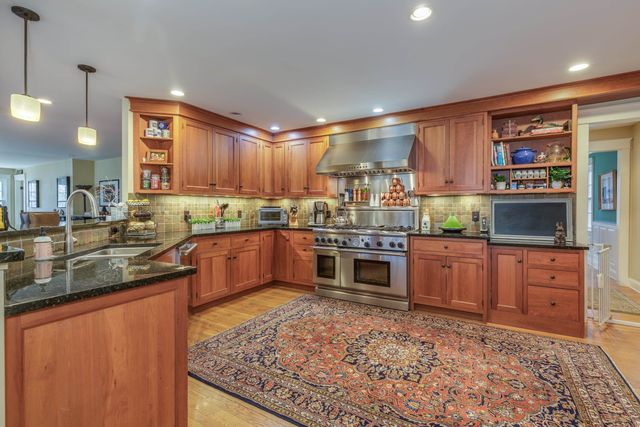 62 Elizabeth Lane, Hopkinton, NH 03229
