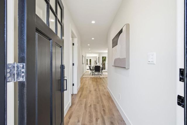 967 Orange Avenue, San Carlos, CA 94070