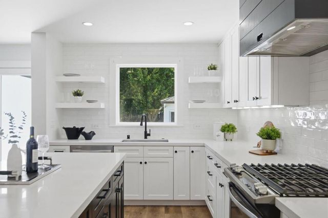 967 Orange Avenue, San Carlos, CA 94070