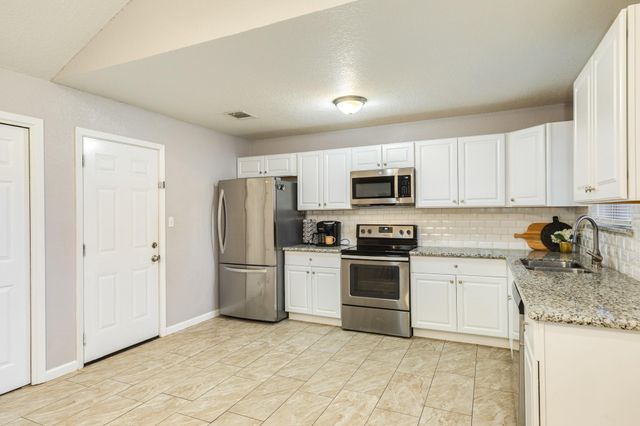 526 Tall Timber Drive, West Columbia, TX 77486