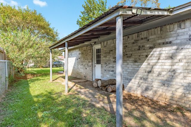 526 Tall Timber Drive, West Columbia, TX 77486