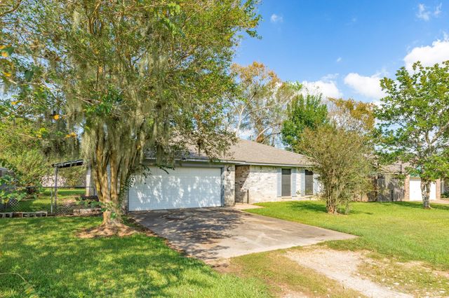 526 Tall Timber Drive, West Columbia, TX 77486