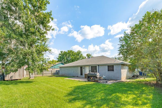 526 Tall Timber Drive, West Columbia, TX 77486