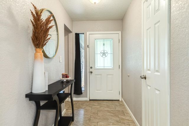 526 Tall Timber Drive, West Columbia, TX 77486