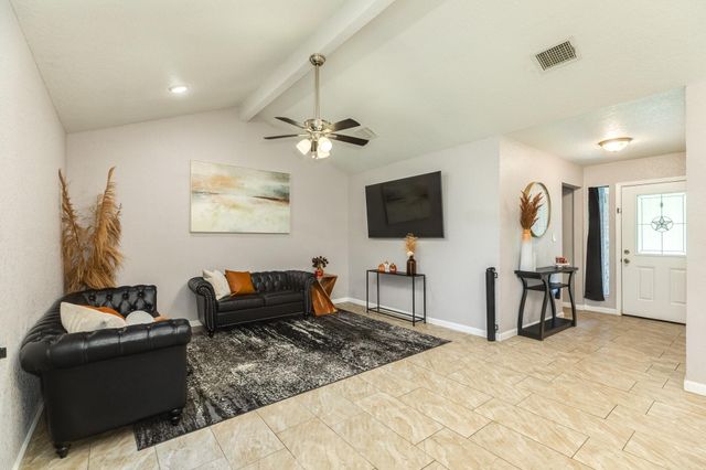 526 Tall Timber Drive, West Columbia, TX 77486