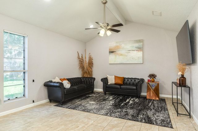 526 Tall Timber Drive, West Columbia, TX 77486