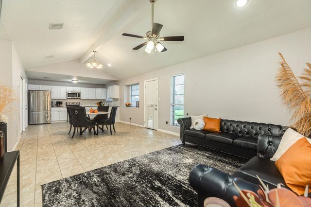 526 Tall Timber Drive, West Columbia, TX 77486