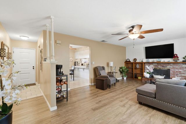 1923 Emma Lee Lane, Hanford, CA 93230