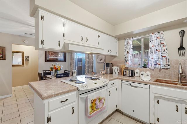 1923 Emma Lee Lane, Hanford, CA 93230