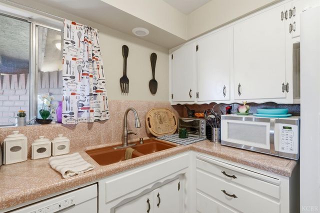 1923 Emma Lee Lane, Hanford, CA 93230
