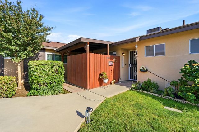 1923 Emma Lee Lane, Hanford, CA 93230