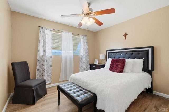 1923 Emma Lee Lane, Hanford, CA 93230