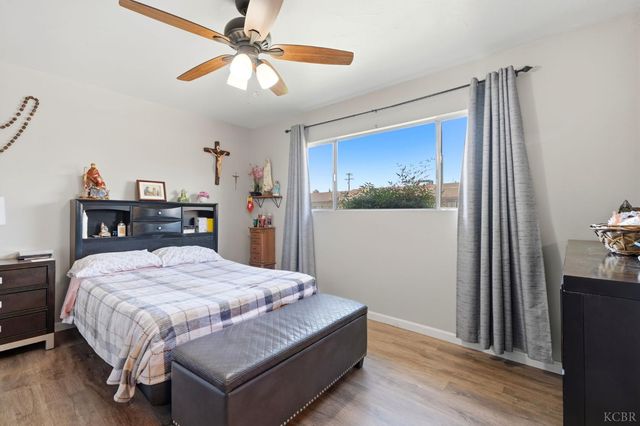 1923 Emma Lee Lane, Hanford, CA 93230