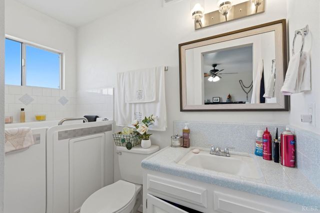 1923 Emma Lee Lane, Hanford, CA 93230