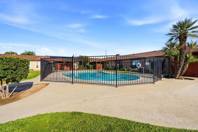 1923 Emma Lee Lane, Hanford, CA 93230