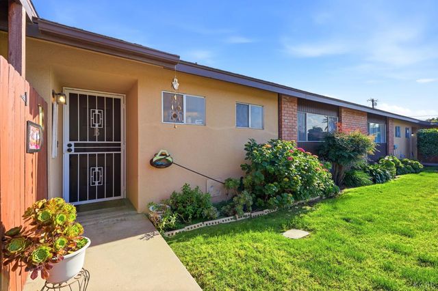 1923 Emma Lee Lane, Hanford, CA 93230