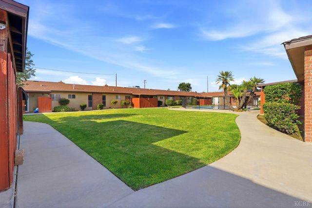 1923 Emma Lee Lane, Hanford, CA 93230