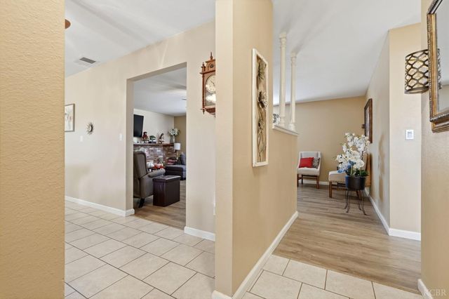 1923 Emma Lee Lane, Hanford, CA 93230
