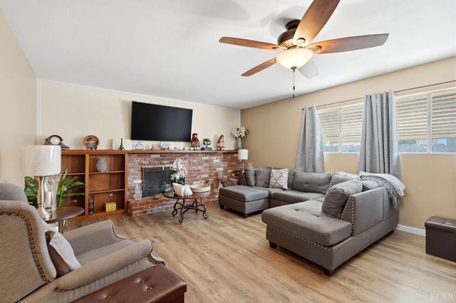 1923 Emma Lee Lane, Hanford, CA 93230