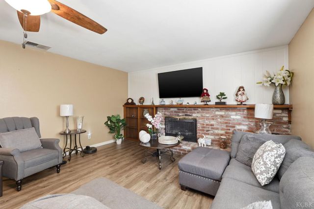1923 Emma Lee Lane, Hanford, CA 93230
