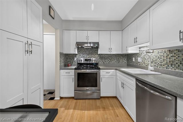 39478 Country Lane, Novi, MI 48375