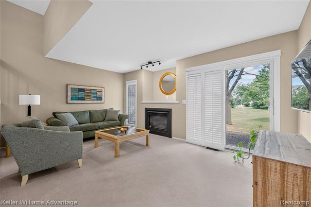 39478 Country Lane, Novi, MI 48375