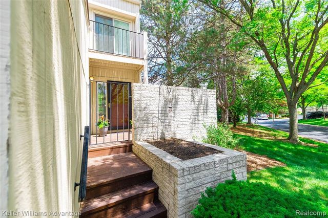 39478 Country Lane, Novi, MI 48375