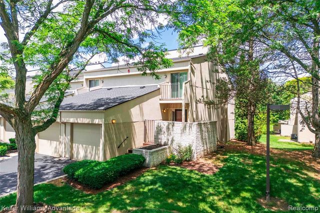 39478 Country Lane, Novi, MI 48375