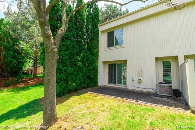 39478 Country Lane, Novi, MI 48375