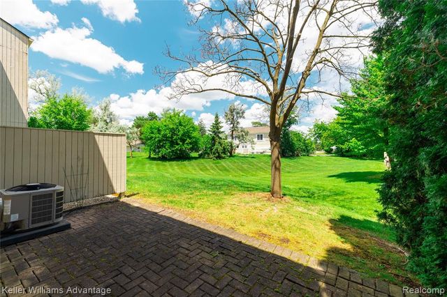 39478 Country Lane, Novi, MI 48375