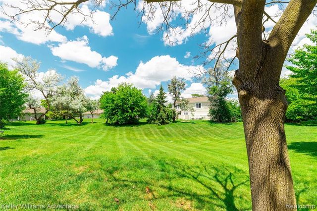 39478 Country Lane, Novi, MI 48375
