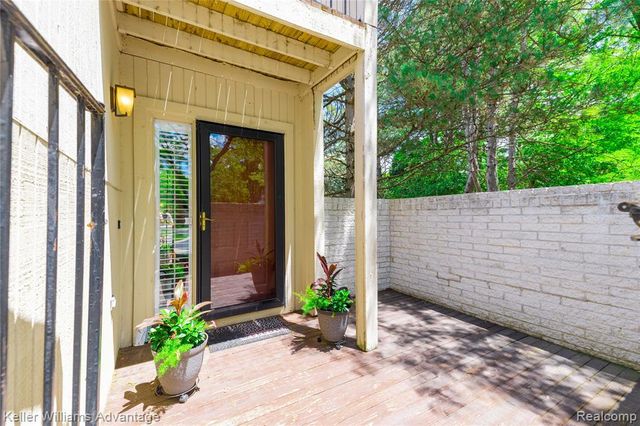 39478 Country Lane, Novi, MI 48375