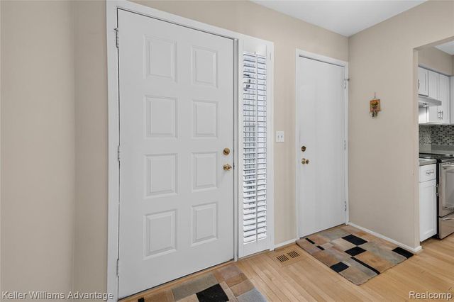 39478 Country Lane, Novi, MI 48375