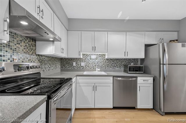 39478 Country Lane, Novi, MI 48375