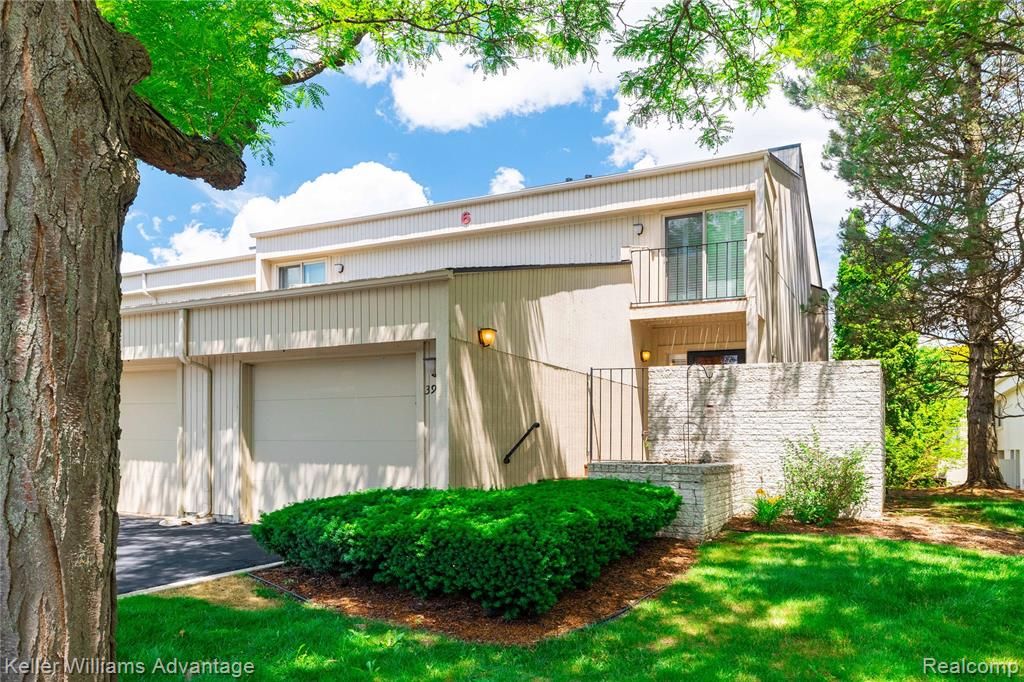 39478 Country Lane, Novi, MI 48375