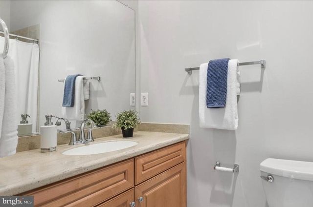 12168 WAVELAND ST, Fairfax, VA 22033