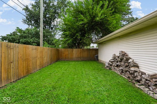 1566 Roberts Road, Franklin, IN 46131