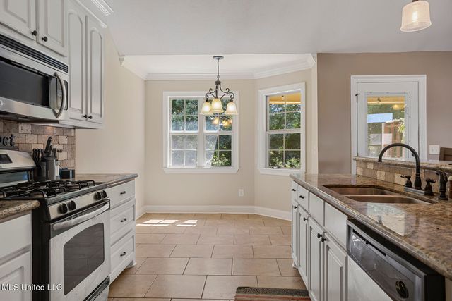 156 E Clearview Drive, Madison, MS 39110