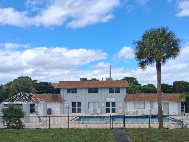 2878 Donnelly Drive 107, Lake Worth, FL 33462