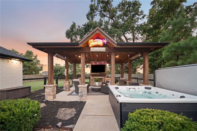12175 Lost Oak Drive, Bentonville, AR 72712