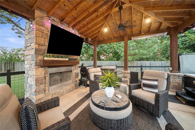 12175 Lost Oak Drive, Bentonville, AR 72712