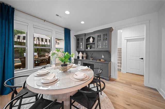 12175 Lost Oak Drive, Bentonville, AR 72712