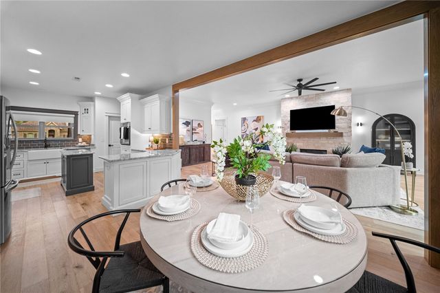 12175 Lost Oak Drive, Bentonville, AR 72712