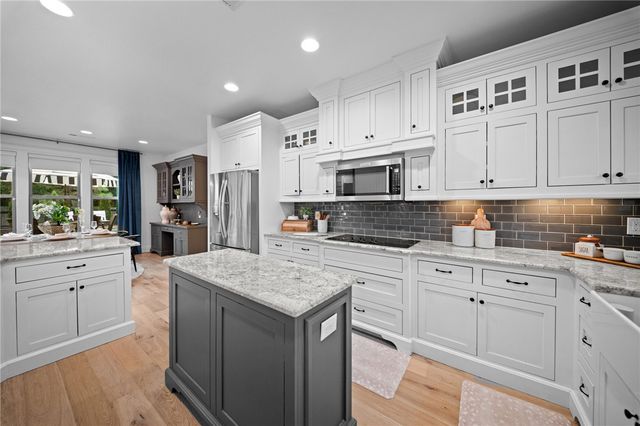 12175 Lost Oak Drive, Bentonville, AR 72712