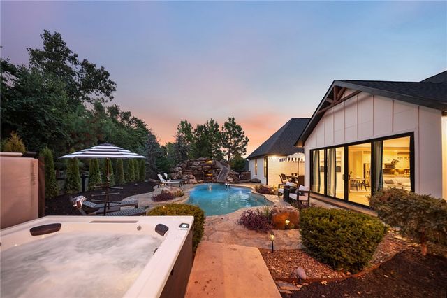 12175 Lost Oak Drive, Bentonville, AR 72712