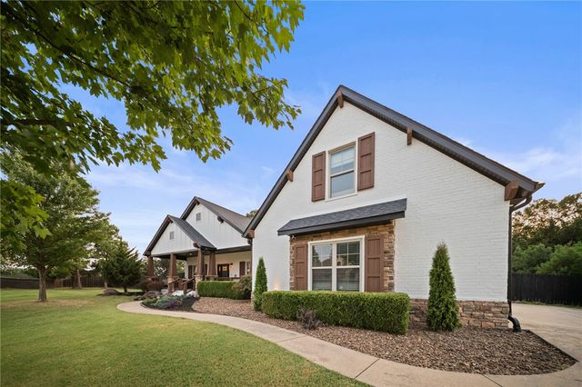 12175 Lost Oak Drive, Bentonville, AR 72712